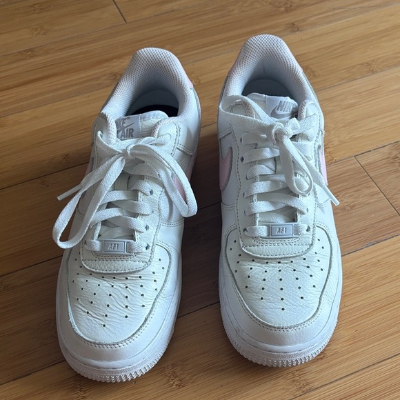 Nike Women's Air Force 1 Sneakers in White and Pink - Picture 2 of 6